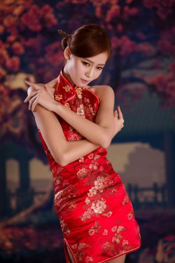 台灣午夜尤物Winnie小雪《古典紅色旗袍》
